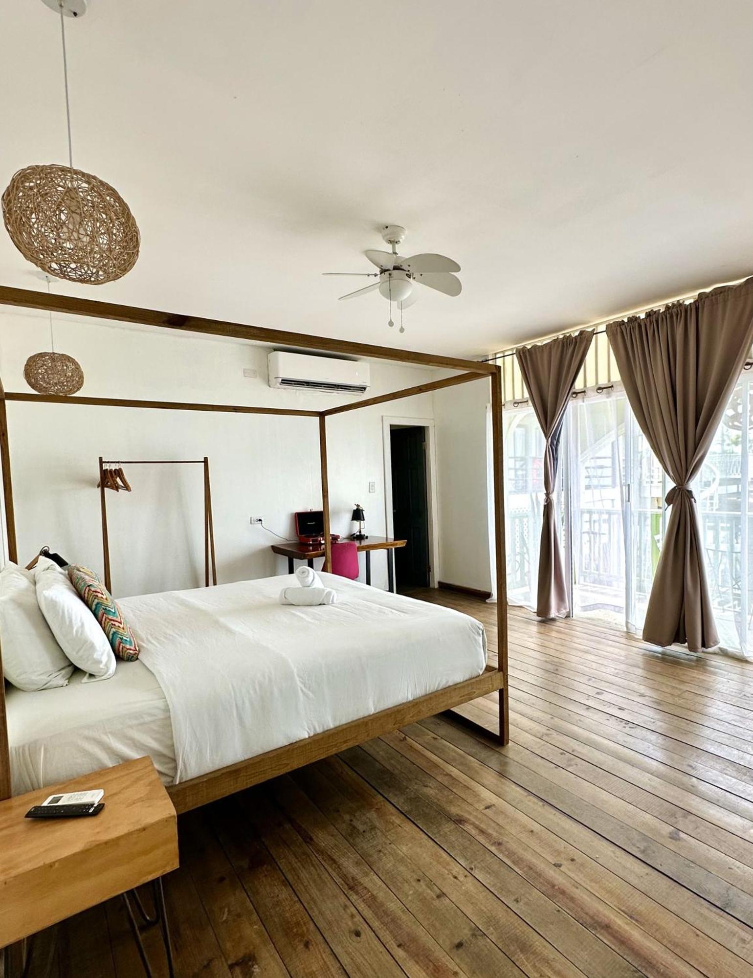 Socialtel Bocas Del Toro Hotel Luaran gambar